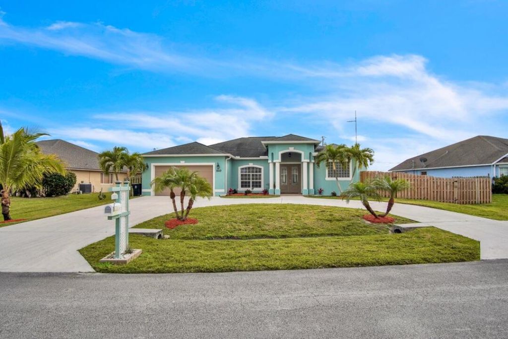 Photo of 510 SW Nagle Place, Port Saint Lucie, FL 34953 (MLS # R10966526)