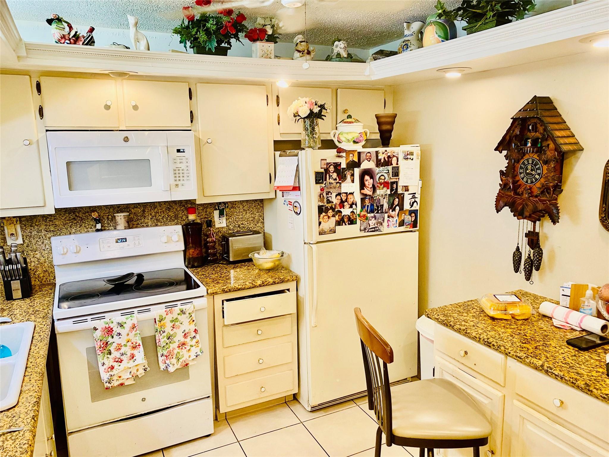 All Ages welcome in this Concord Village Condominium Complex. Loads of amenities to enjoy in this well maintained
Community including Golf, 3 Heated Swimming Pools, Billiards, Modern Clubhouse, and State of the art fitness center. This unit features a large eat in kitchen, two large bedrooms, walk in closets, and Screened balcony. There is an in unit hook up for washer and dryer. Tile flooring throughout. Open concept floor plan.
