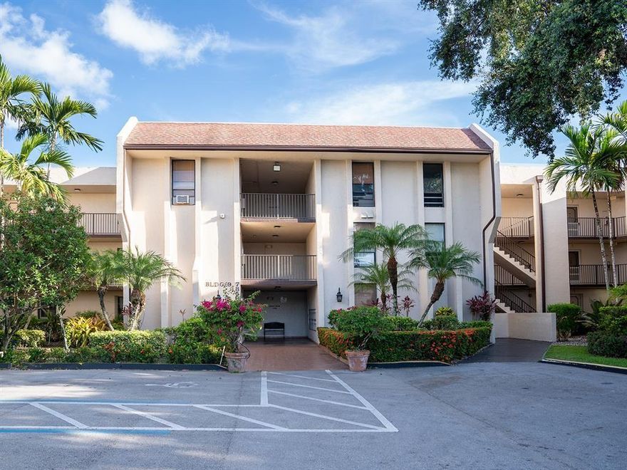 All Ages welcome in this Concord Village Condominium Complex. Loads of amenities to enjoy in this well maintained
Community including Golf, 3 Heated Swimming Pools, Billiards, Modern Clubhouse,  and State of the art fitness center. This unit features a large eat in kitchen, two large bedrooms, walk in closets, and Screened balcony. There is an in unit hook up for washer and dryer. Tile flooring throughout. Open concept floor plan.
