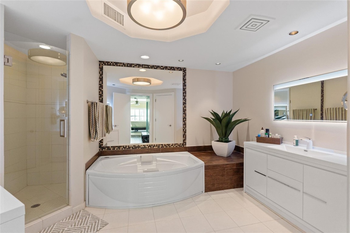 MEDITERRANEA CONDO - Residential