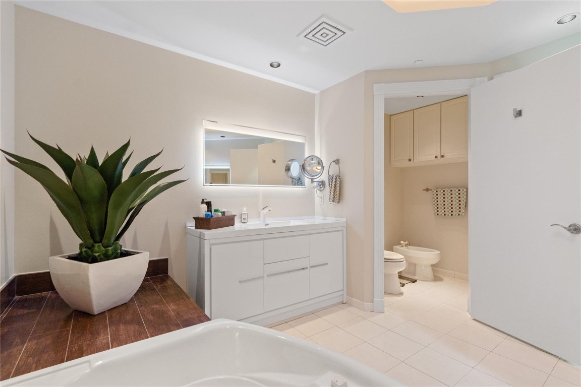 MEDITERRANEA CONDO - Residential