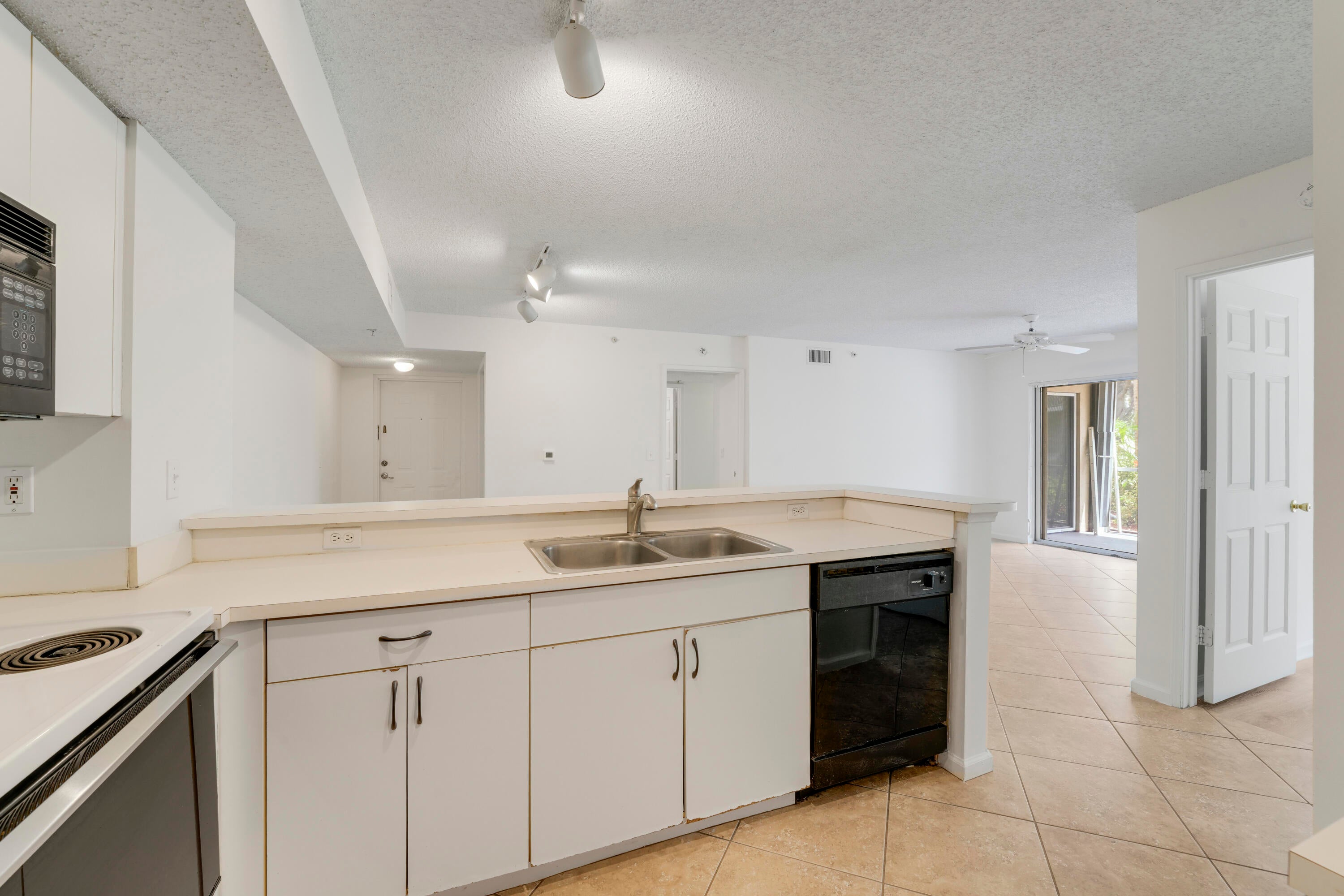 278 VILLAGE Boulevard 8106