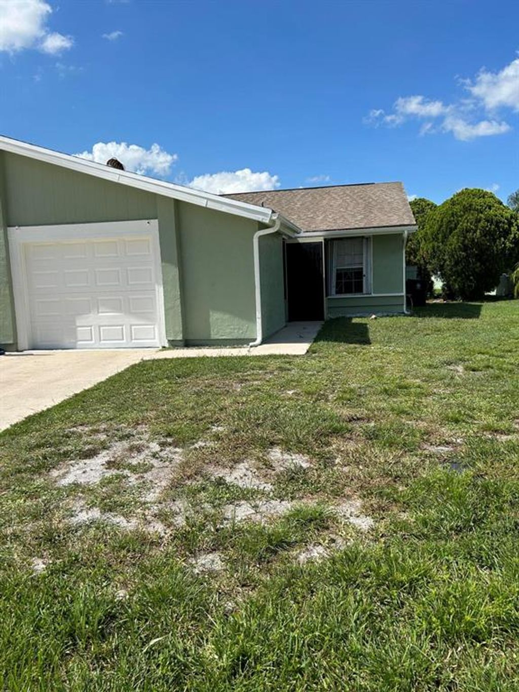 Photo of 1749 SE Ryecroft Court N, Port St Lucie, FL 34952 (MLS # R10897626)