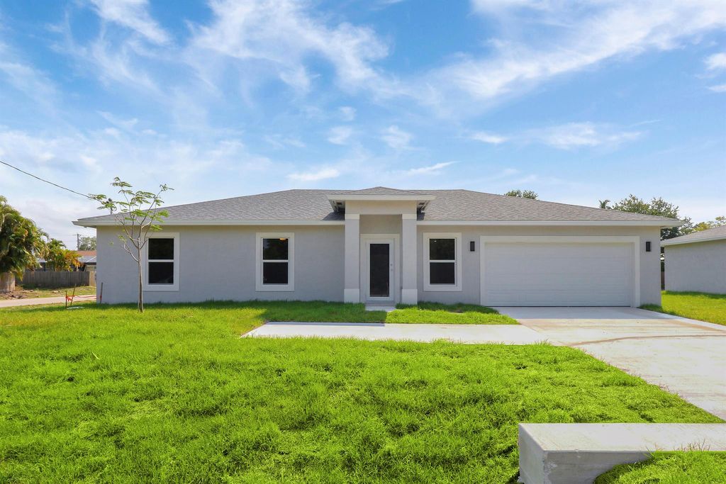 Photo of 2498 SW Bayshore Boulevard, Port Saint Lucie, FL 34984 (MLS # R10979899)