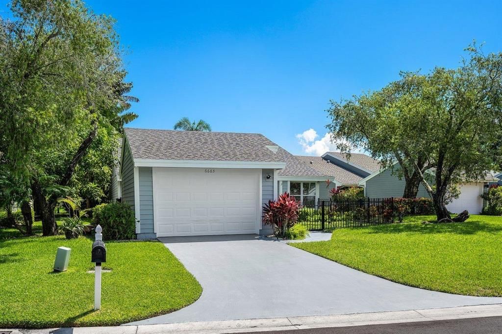 Photo of 6685 S Pine Court Ct, West Palm Beach, FL 33418 (MLS # R10745099)
