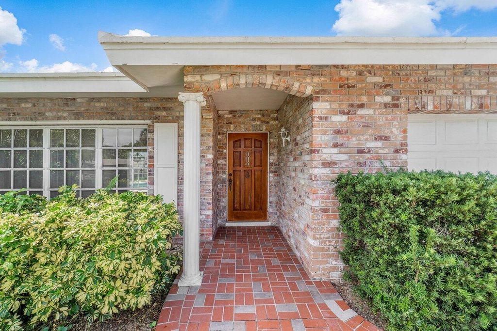 Photo of 970 SW 7th Street, Boca Raton, FL 33486 (MLS # R10921098)