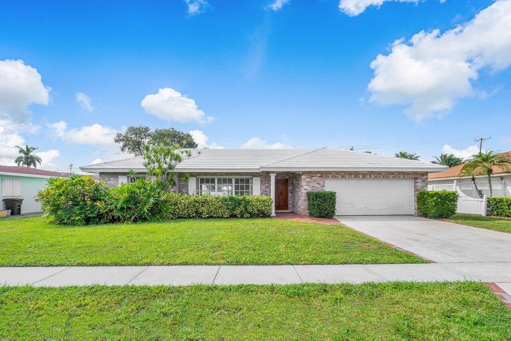 Photo of 970 SW 7th Street, Boca Raton, FL 33486 (MLS # R10921098)