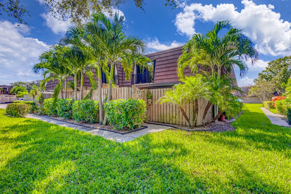 Photo of 1125 11th Lane, Palm Beach Gardens, FL 33418 (MLS # R10928147)