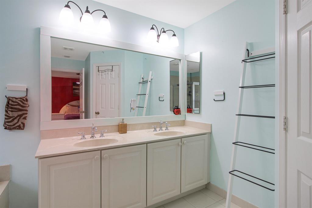 VILLA PALMA AT NORTHLAKE - Residential Lease