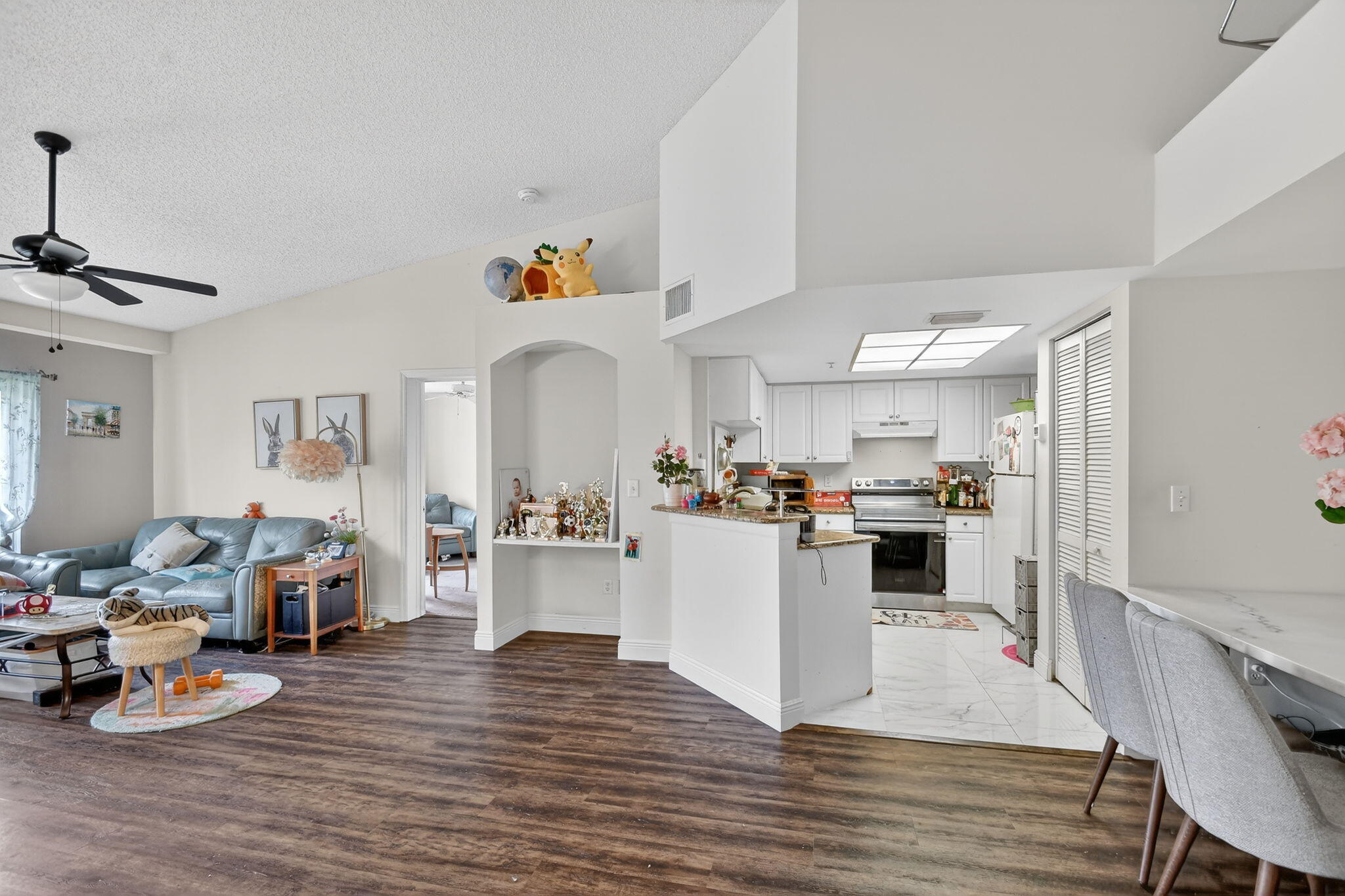 GRAND VIEW AT CRESTWOOD CONDO - Residential