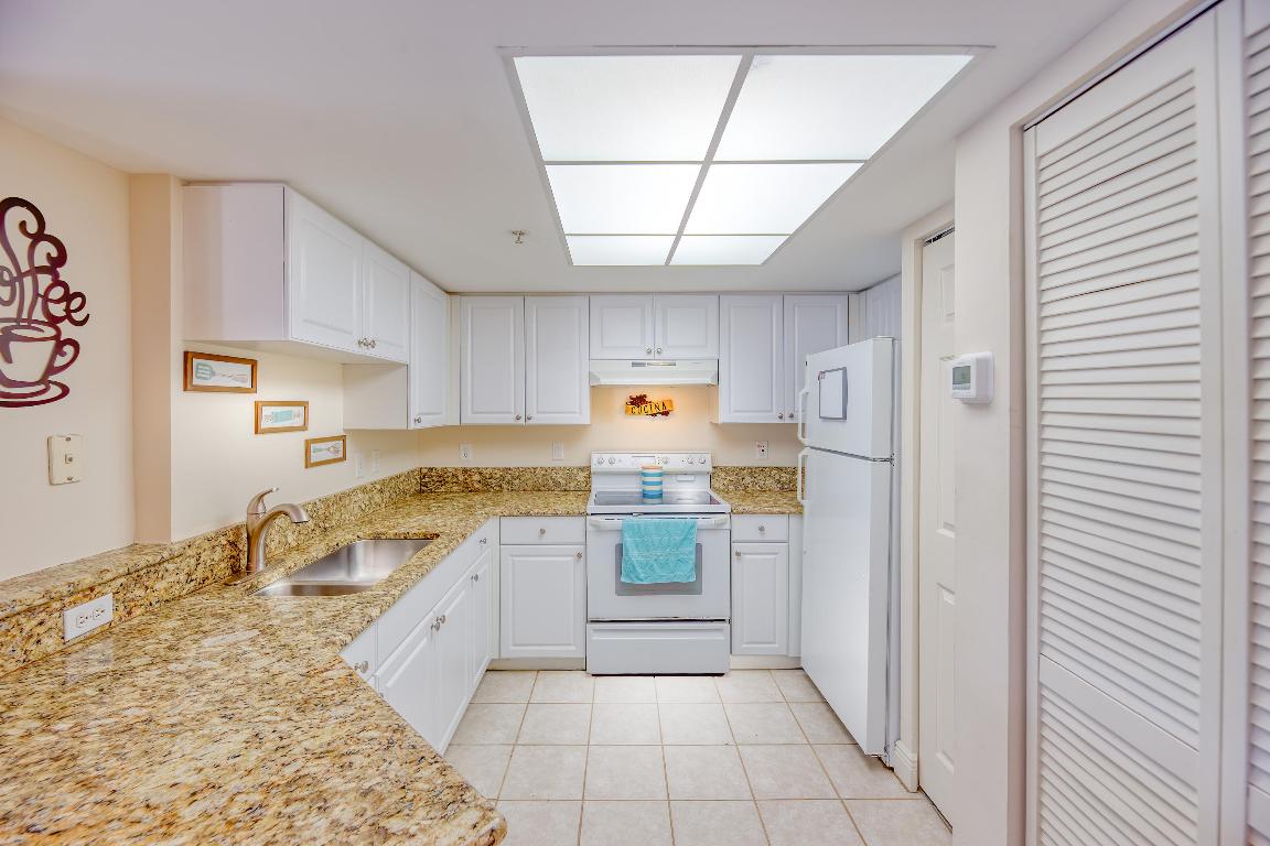 GRAND VIEW AT CRESTWOOD CONDO - Residential