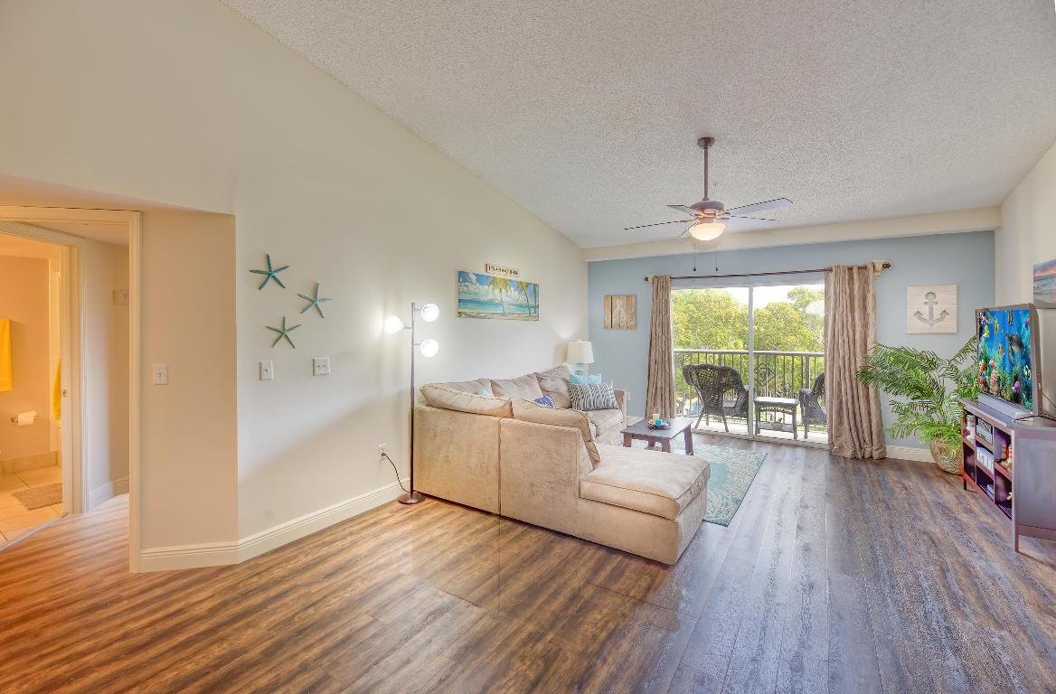 GRAND VIEW AT CRESTWOOD CONDO - Residential