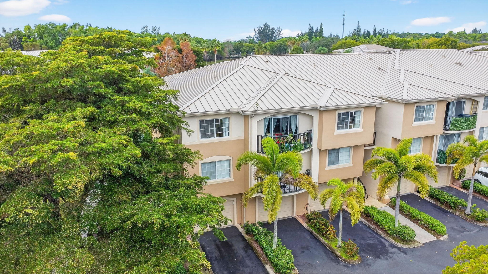 GRAND VIEW AT CRESTWOOD CONDO - Residential