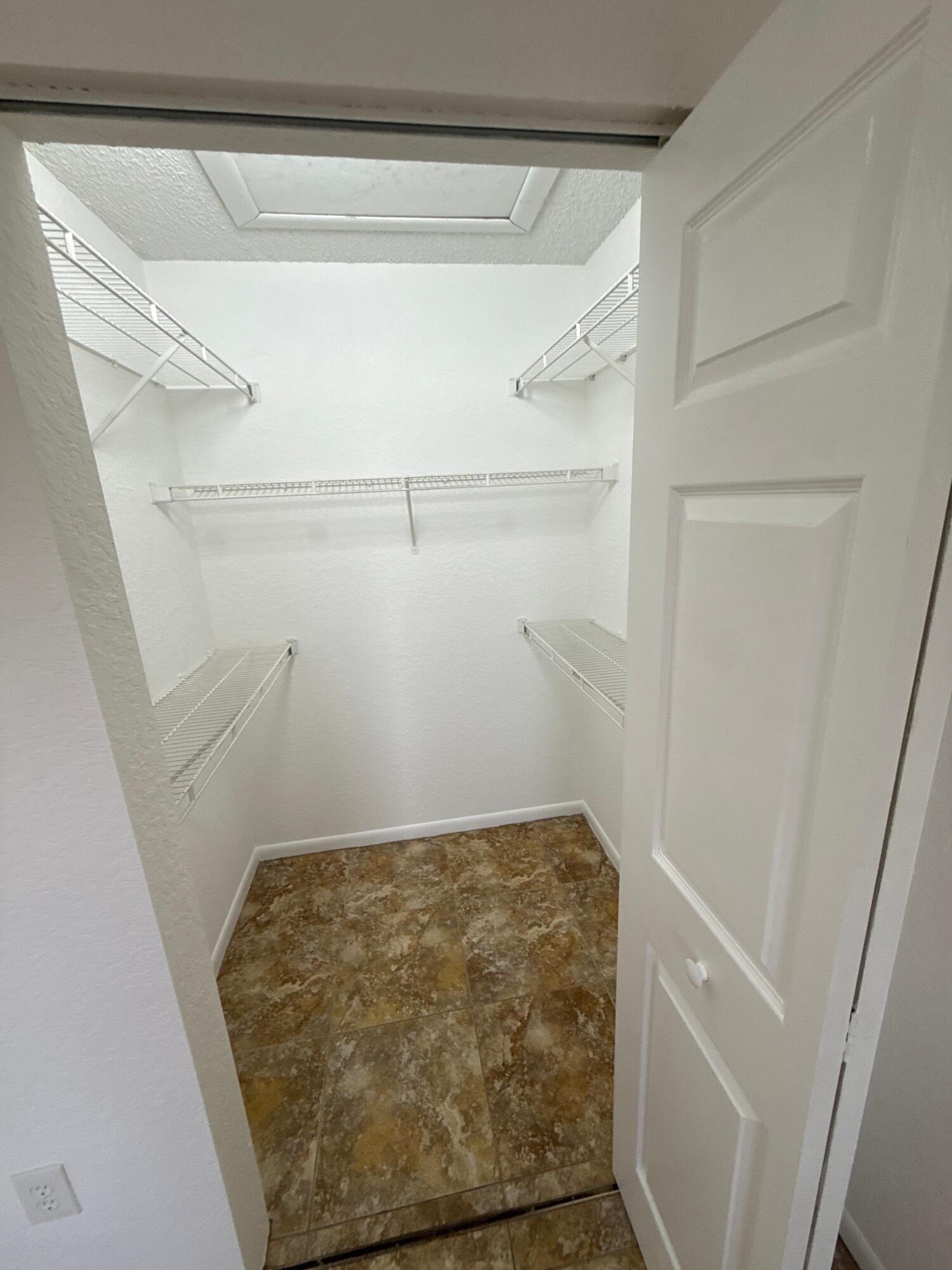 LAKEVIEW CLUB CONDO - Residential Lease