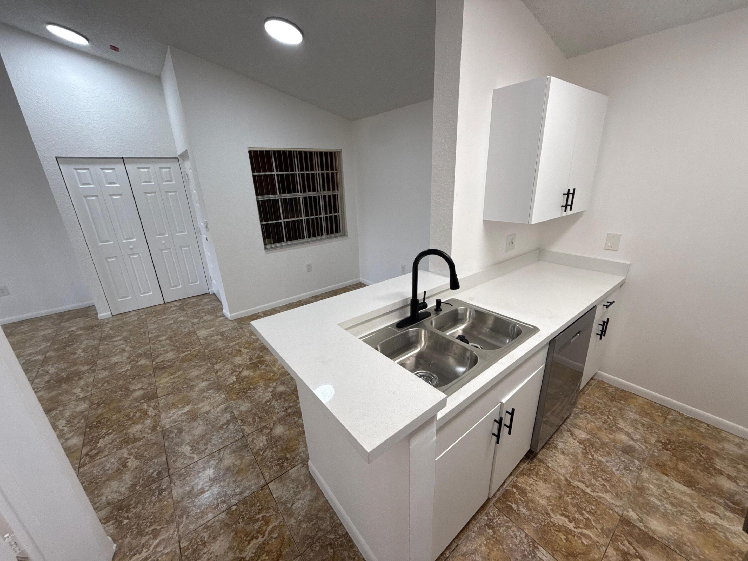 LAKEVIEW CLUB CONDO - Residential Lease