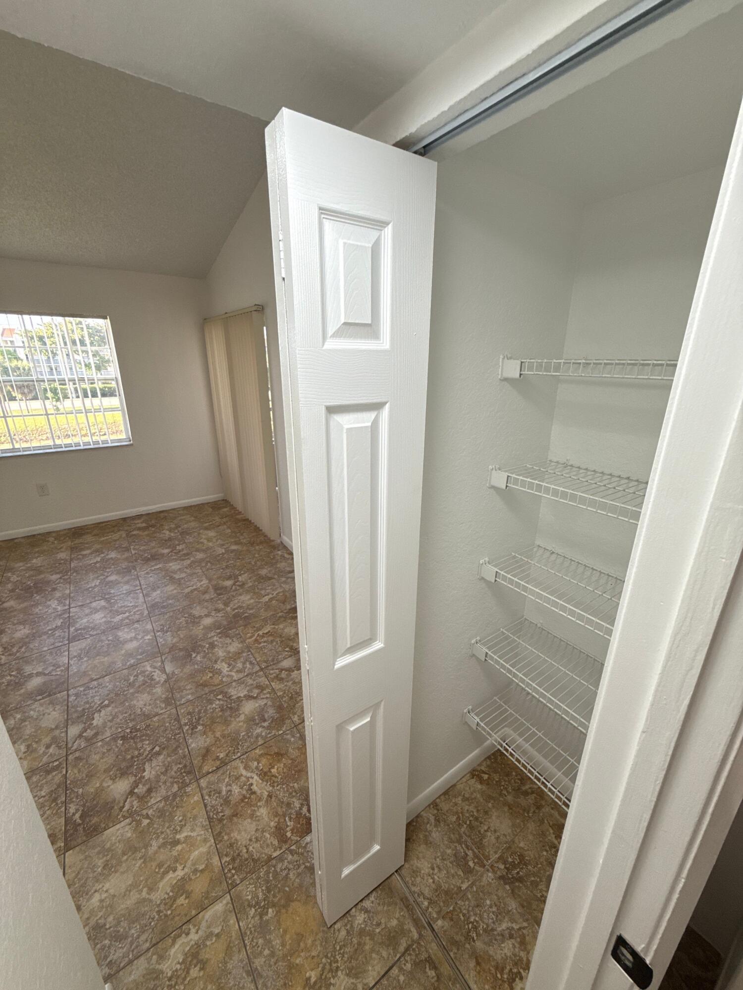 LAKEVIEW CLUB CONDO - Residential Lease