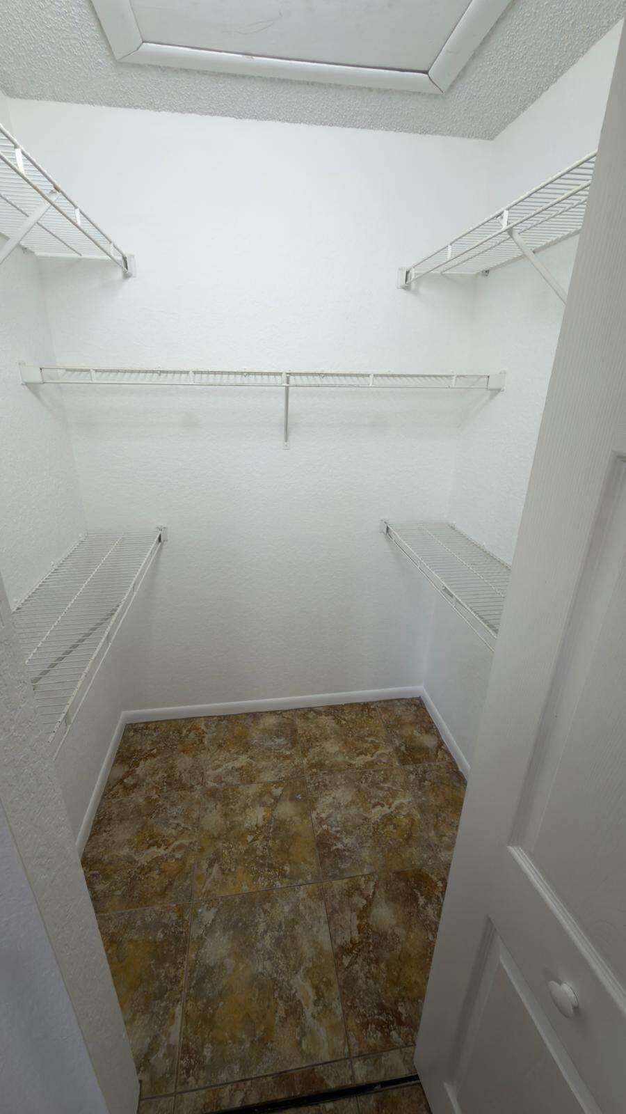 LAKEVIEW CLUB CONDO - Residential Lease