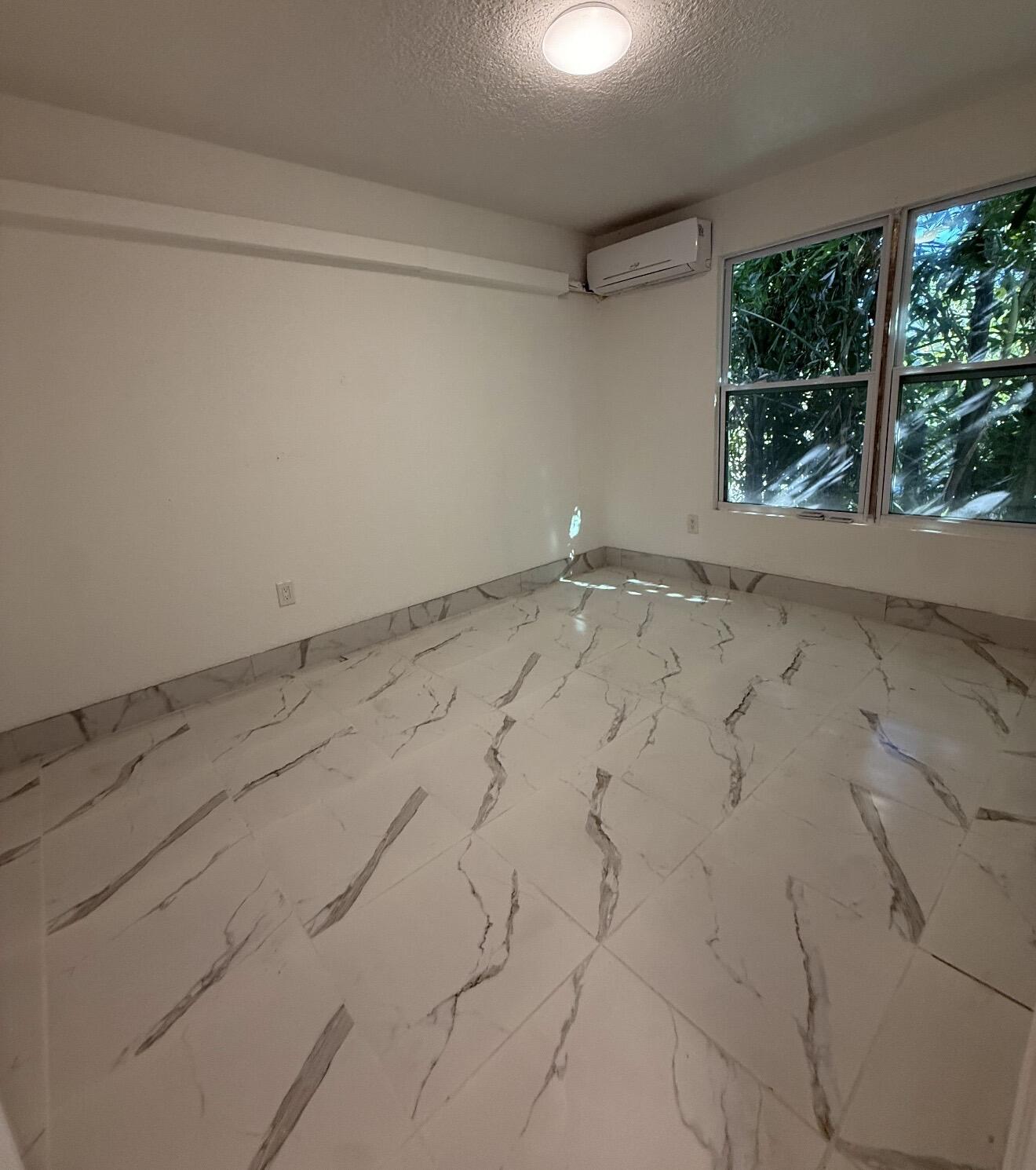 HOLLYWOOD - Residential Lease