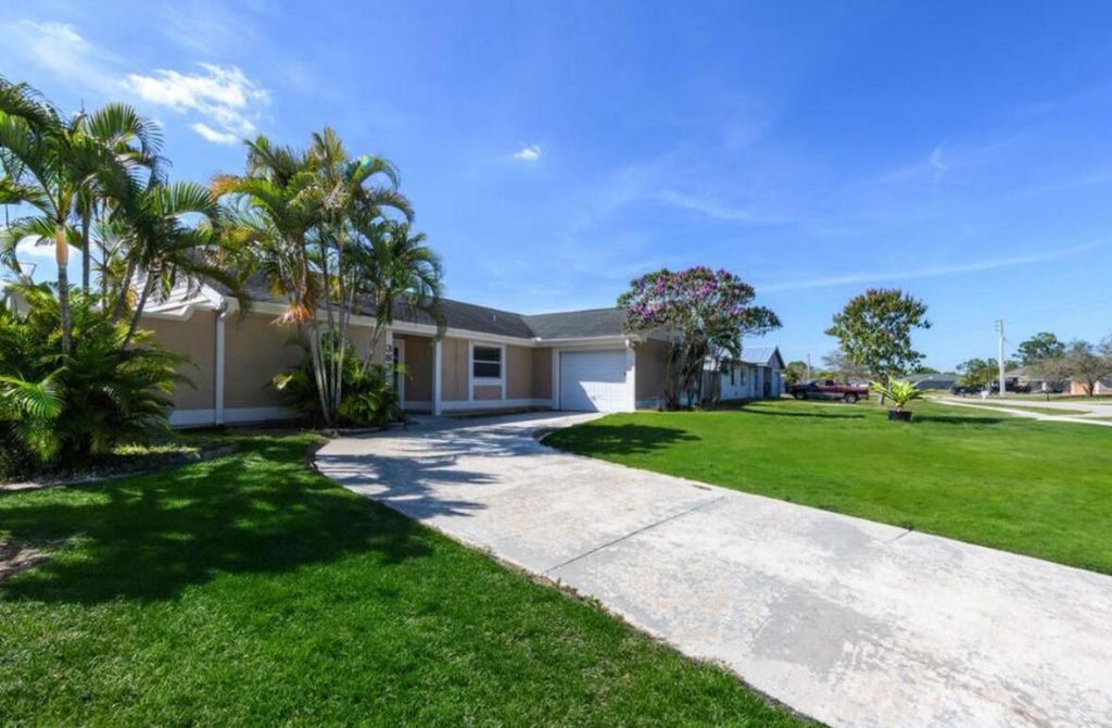 Photo of 383 SW Tulip Boulevard, Port Saint Lucie, FL 34953 (MLS # R10989202)