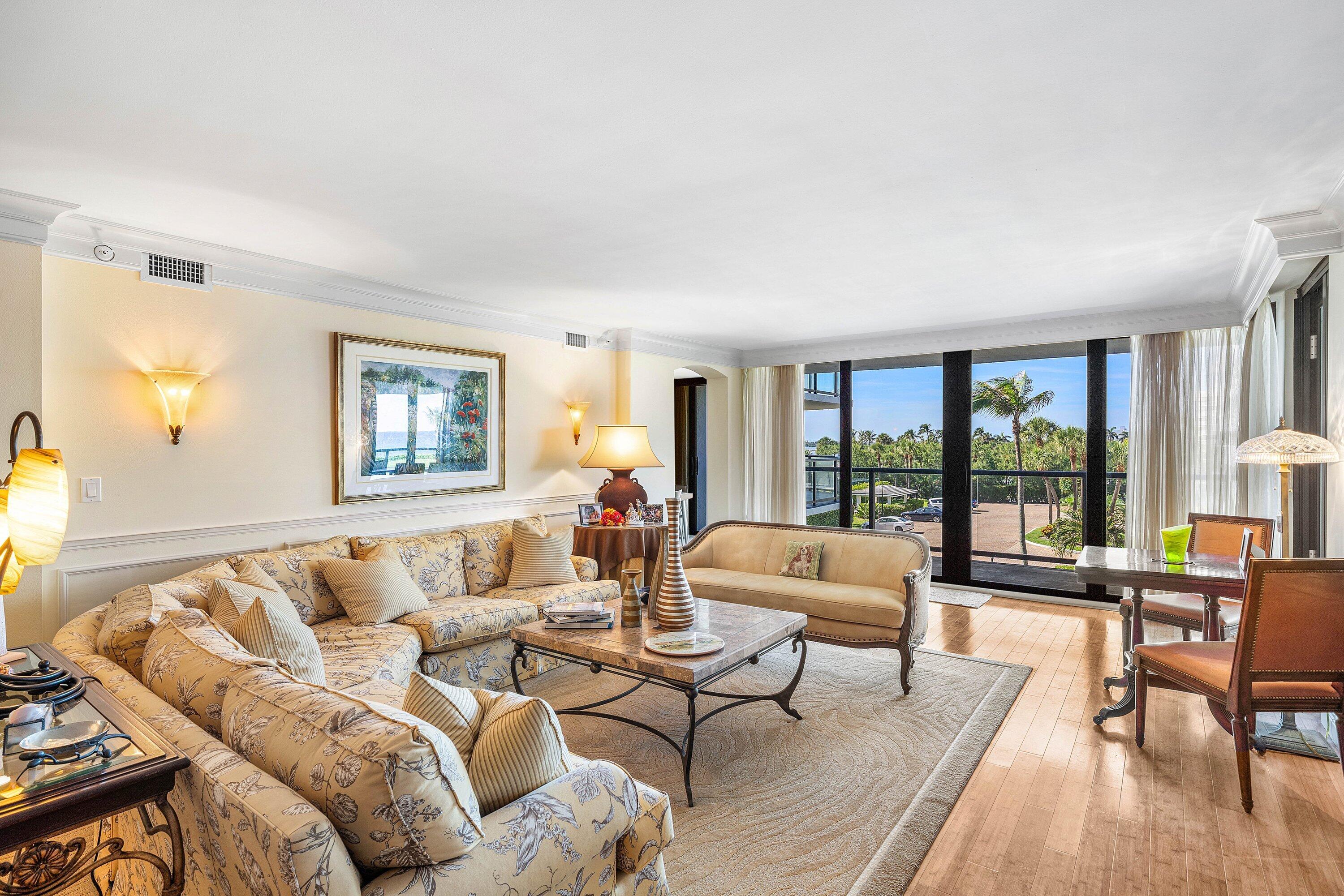 3440 S Ocean Boulevard 304, Palm Beach, FL, 33480/$1,450,000 2 3440 S Ocean Boulevard 304