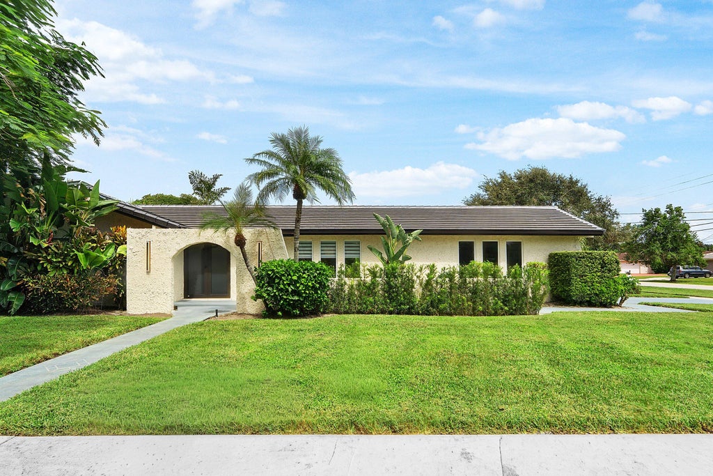 Photo of 2013 ARDLEY Road, North Palm Beach, FL 33408 (MLS # B26087469)