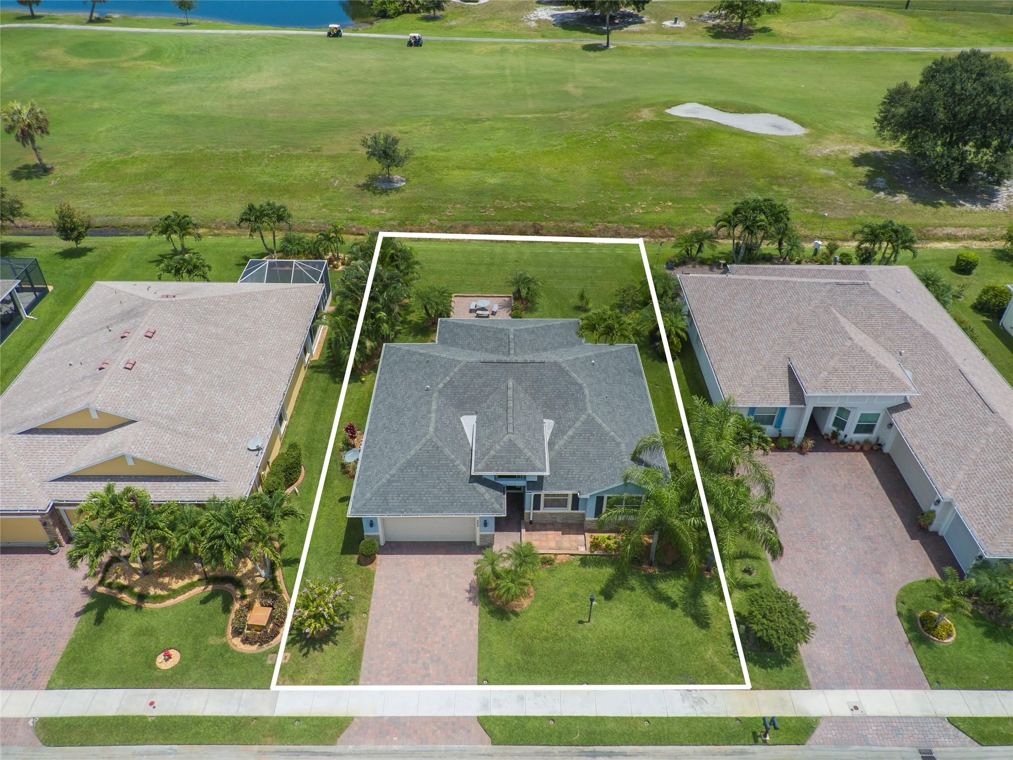 Golf Course Views! Don't miss out on this gorgeous home!
