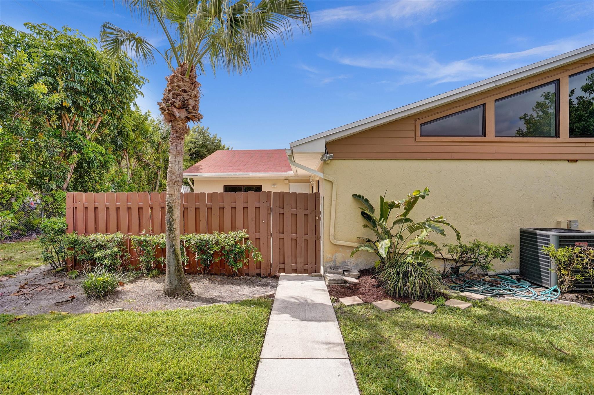 4343 Woodstock Dr B