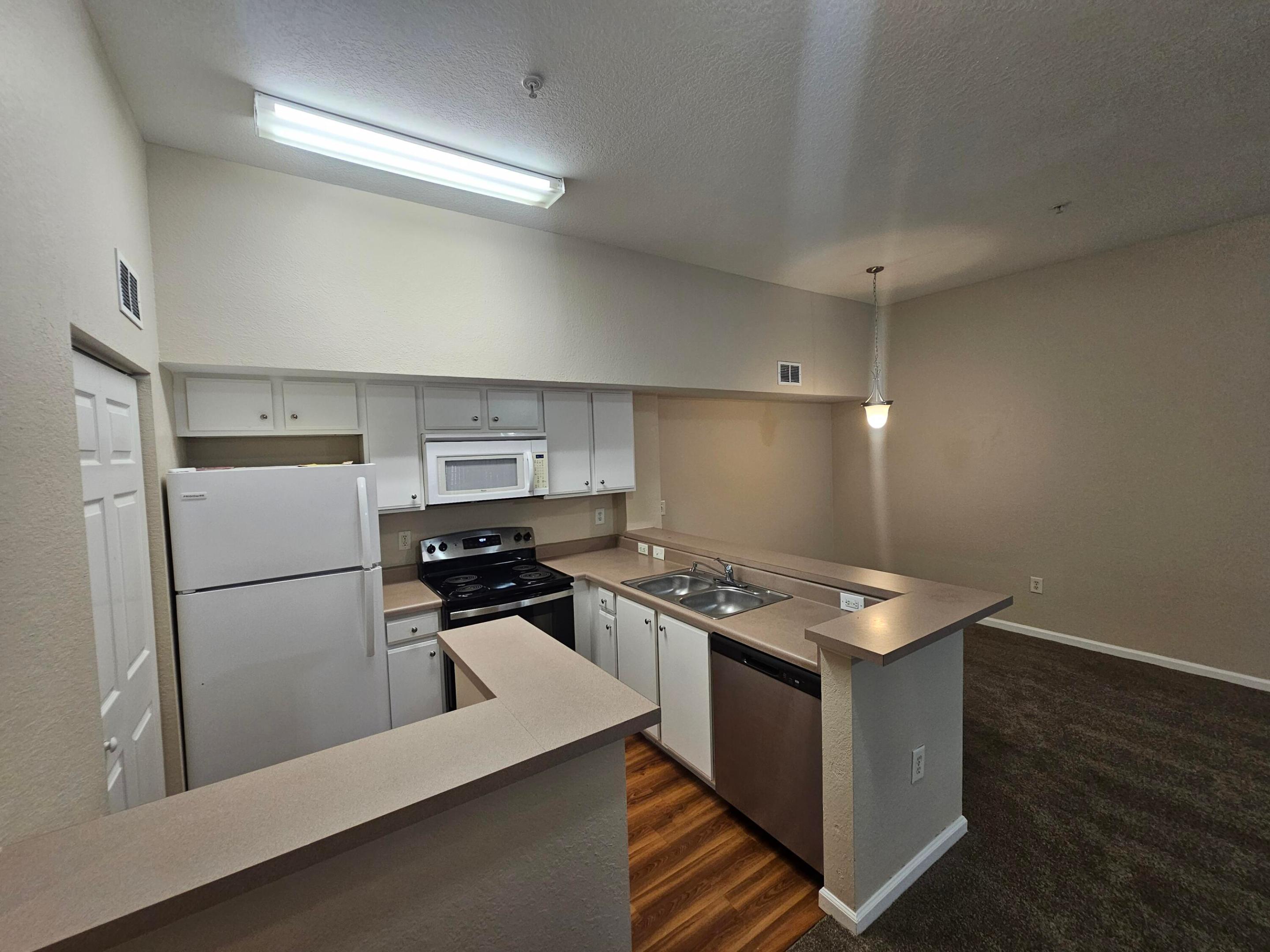 THE CLUB AT ST LUCIE WEST, A CONDOMINIUM - Residential Lease