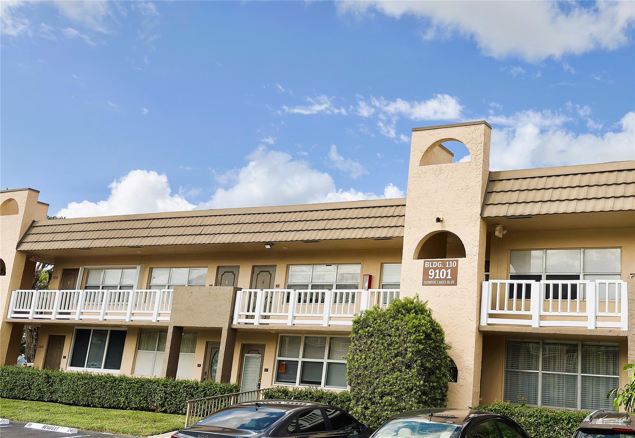 Remarkable 55+ Community, Sunrise Lakes Phase 3, offers a fully equipped clubhouse, pool area, tennis and golf! Also, the surrounding areas offer great dining and entertainment! Come and see and share in the fun!