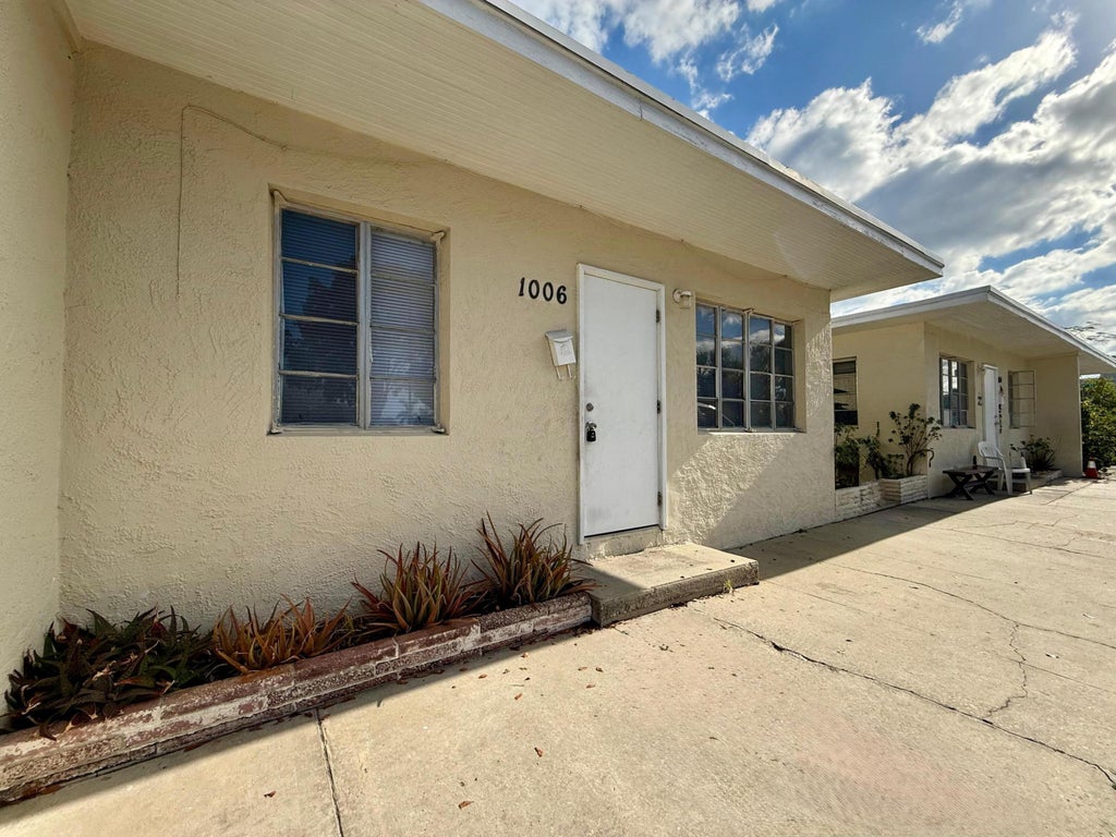 Photo of 1006 2nd Avenue N, Lake Worth Beach, FL 33460 (MLS # B26078365)