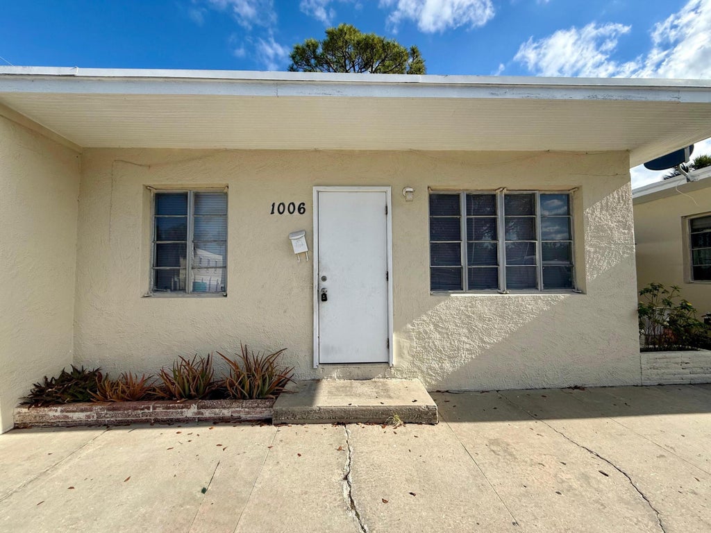 Photo of 1006 2nd Avenue N, Lake Worth Beach, FL 33460 (MLS # B26078365)