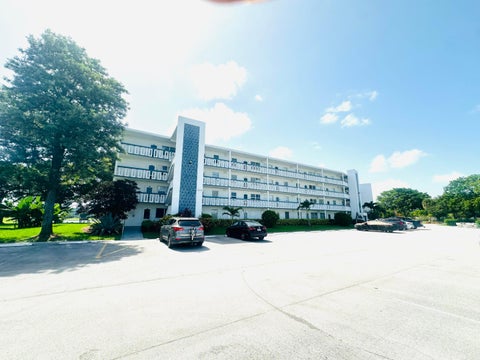 Tiny photo for 2017 Farnham N, Deerfield Beach, FL 33442 (MLS # B26053053)