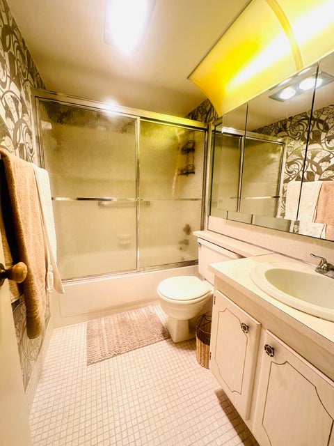 Tiny photo for 2017 Farnham N, Deerfield Beach, FL 33442 (MLS # B26053053)