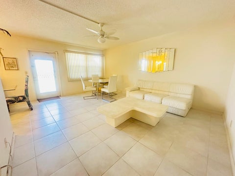 Tiny photo for 2017 Farnham N, Deerfield Beach, FL 33442 (MLS # B26053053)