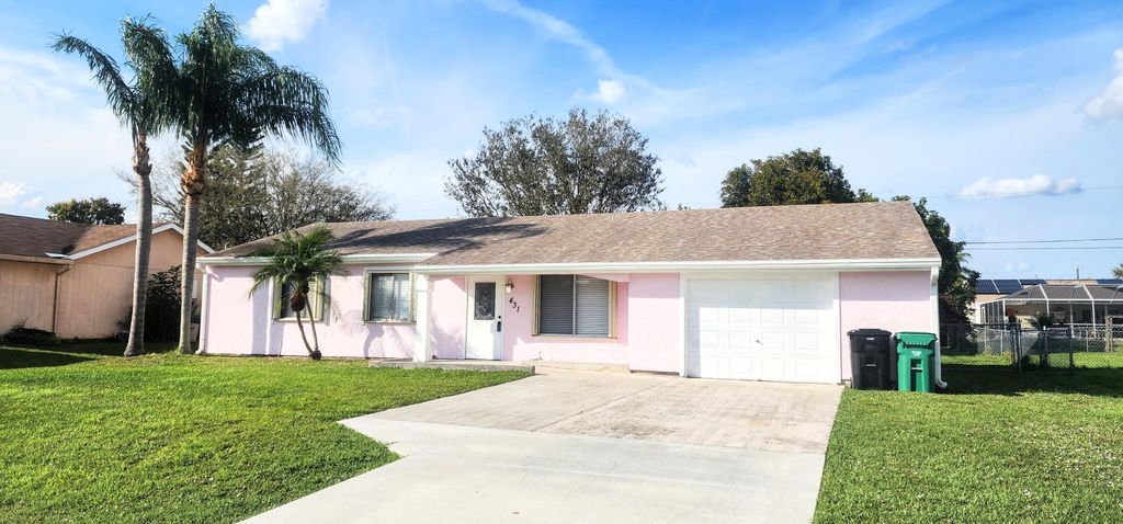 Photo of 431 SE Dalva Avenue, Port Saint Lucie, FL 34984 (MLS # B26024138)