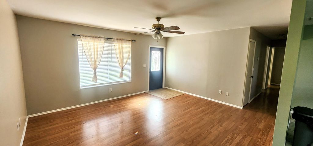 Photo of 431 SE Dalva Avenue, Port Saint Lucie, FL 34984 (MLS # B26024138)