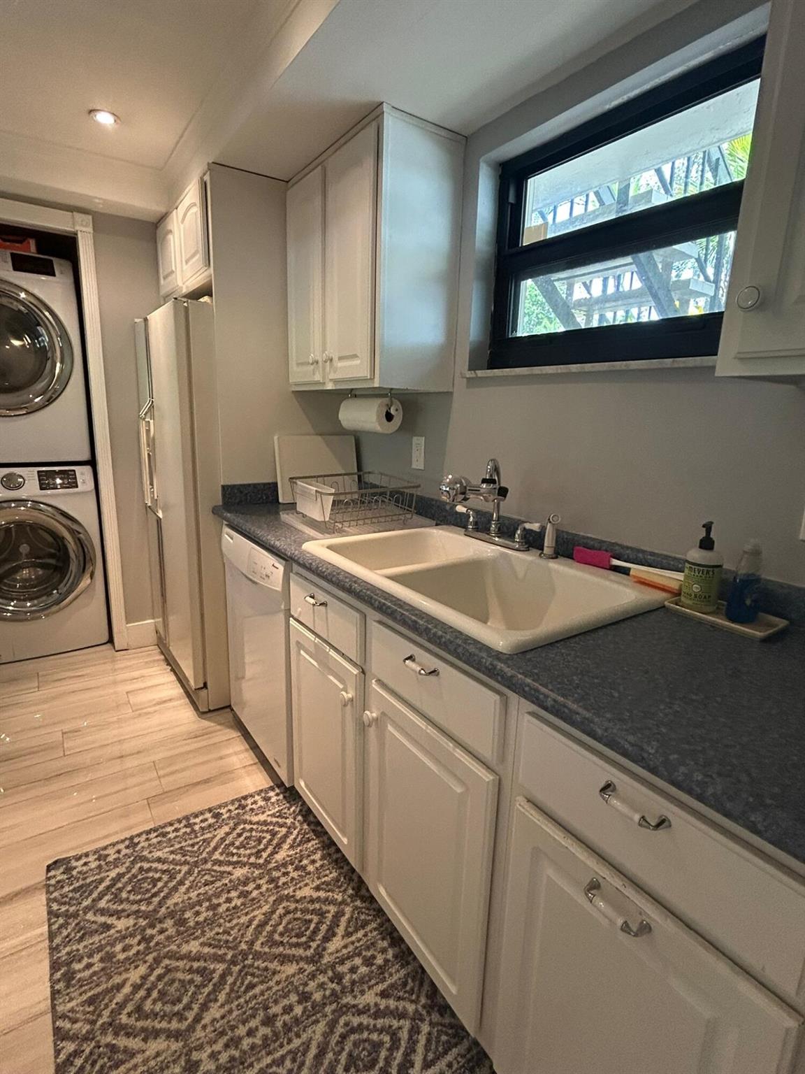 BAGATTELLE CONDO - Residential Lease