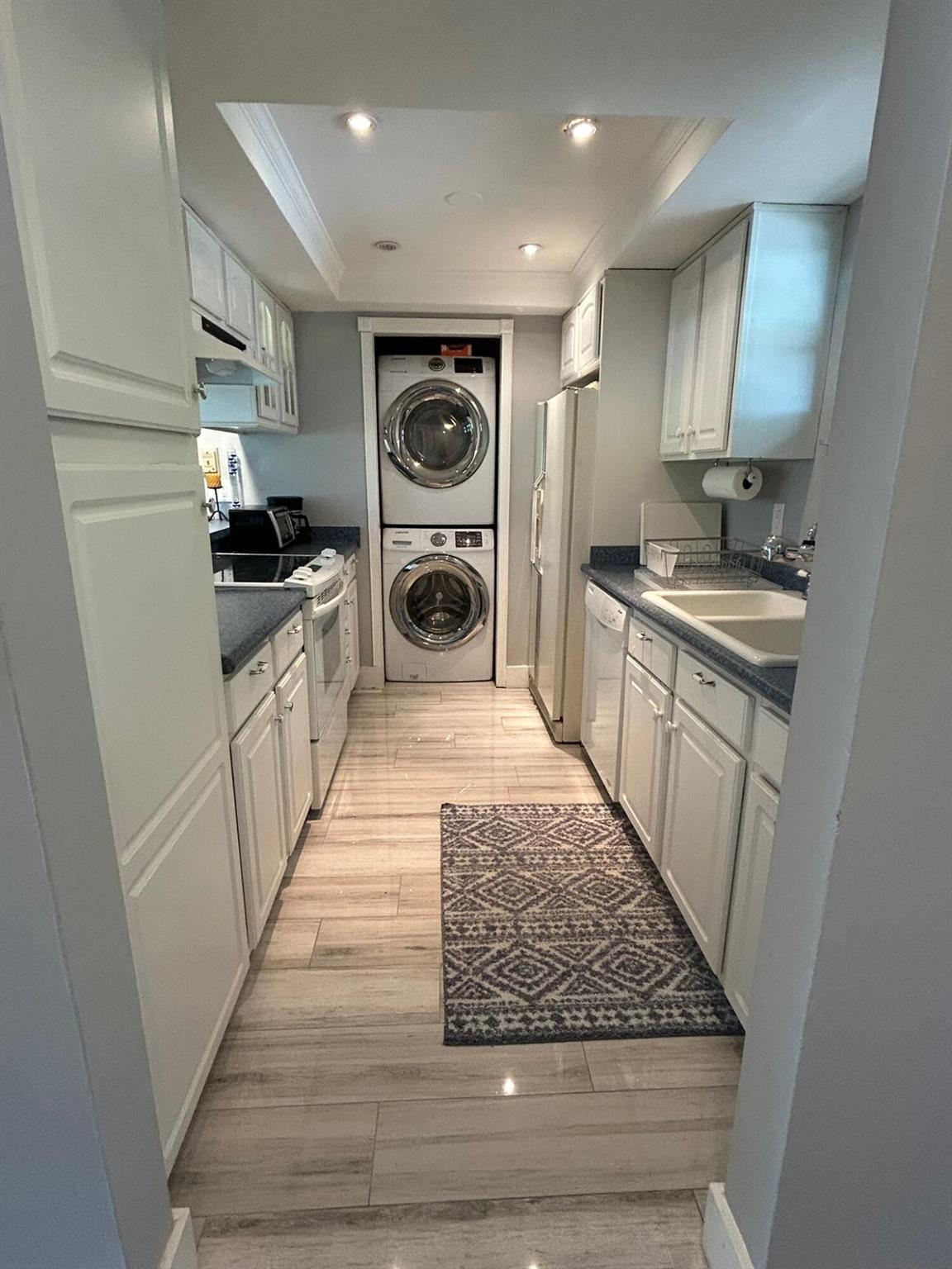 BAGATTELLE CONDO - Residential Lease
