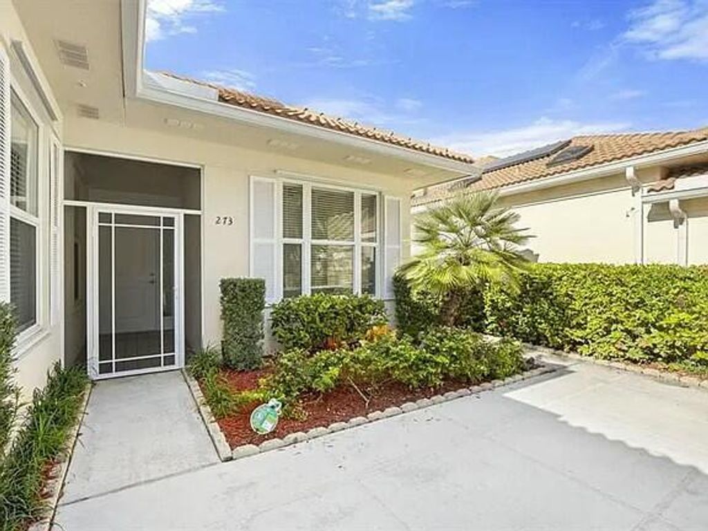 Photo of 273 Kelsey Park Circle, Palm Beach Gardens, FL 33410 (MLS # R11074008)