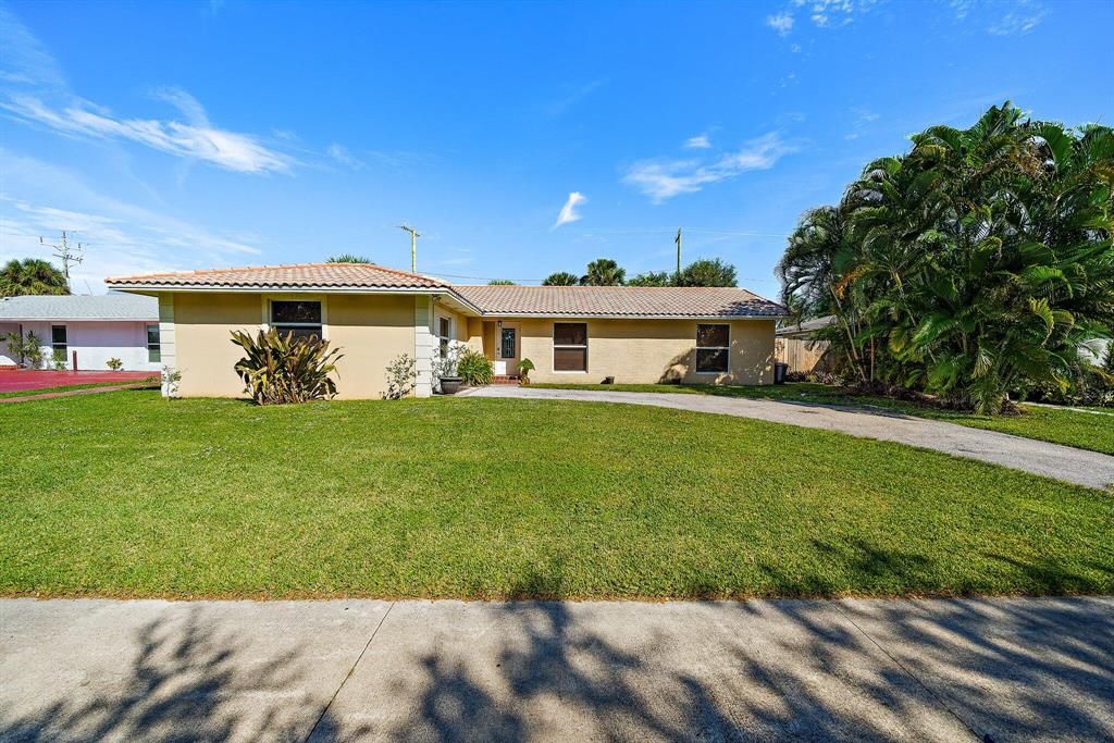 Photo of 3697 Holly Drive, Palm Beach Gardens, FL 33410 (MLS # R10755536)