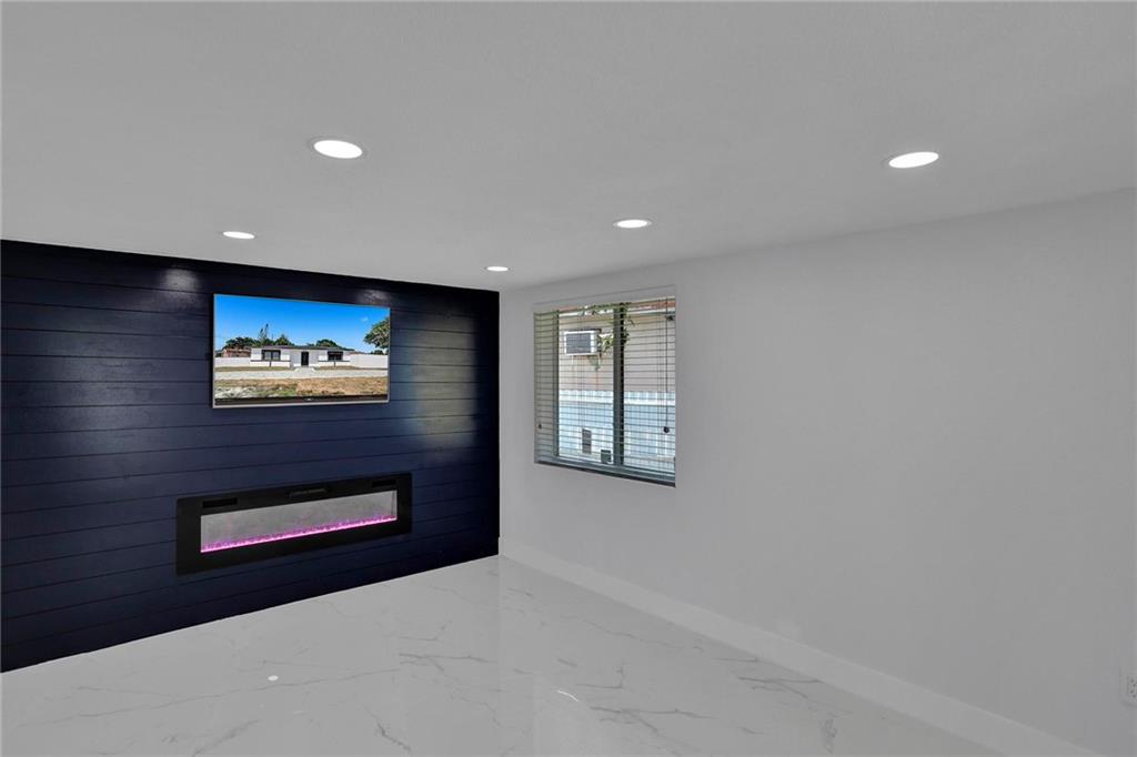 BEVERLY PARK - Residential