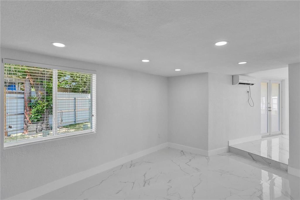 BEVERLY PARK - Residential