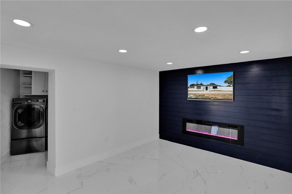 BEVERLY PARK - Residential