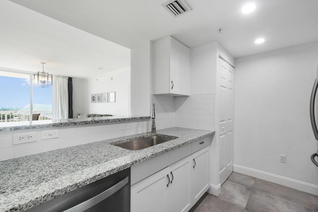 Photo of 625 Casa Loma 908 Boulevard #908, Boynton Beach, FL 33435 (MLS # R11135587)