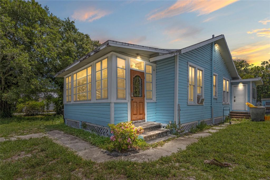 Photo of 638 S 12th Street, Fort Pierce, FL 34950 (MLS # F10449995)