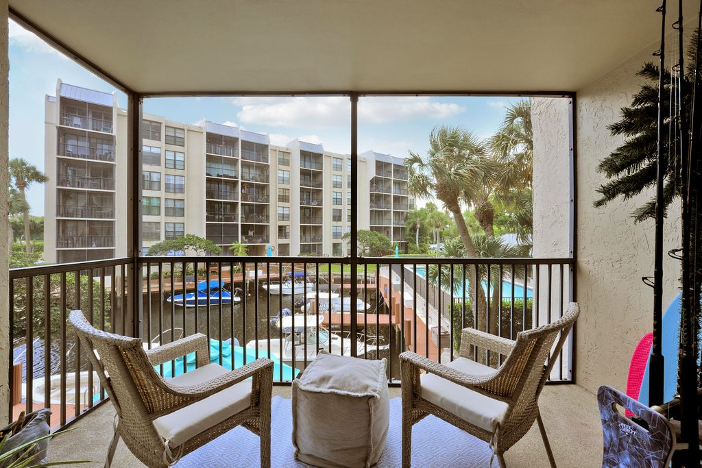 Photo of 20 Royal Palm Way #204, Boca Raton, FL 33432 (MLS # B26042130)