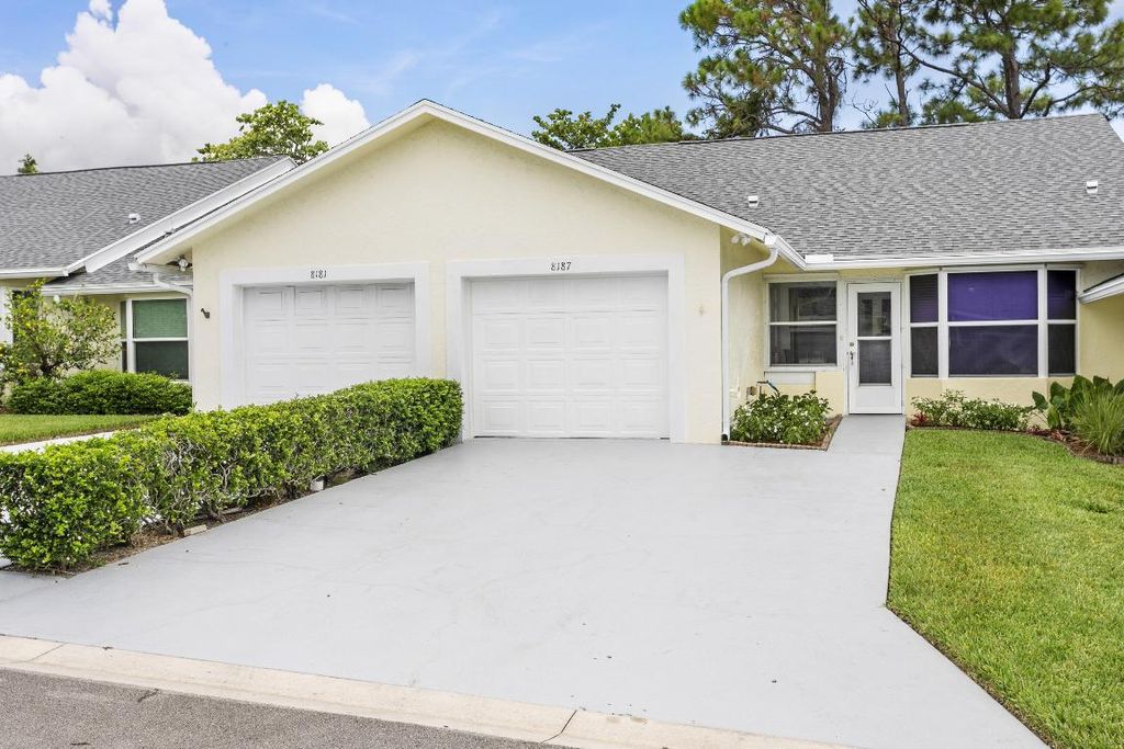 Photo of 8187 SE Fox Hill Place, Hobe Sound, FL 33455 (MLS # R11107039)