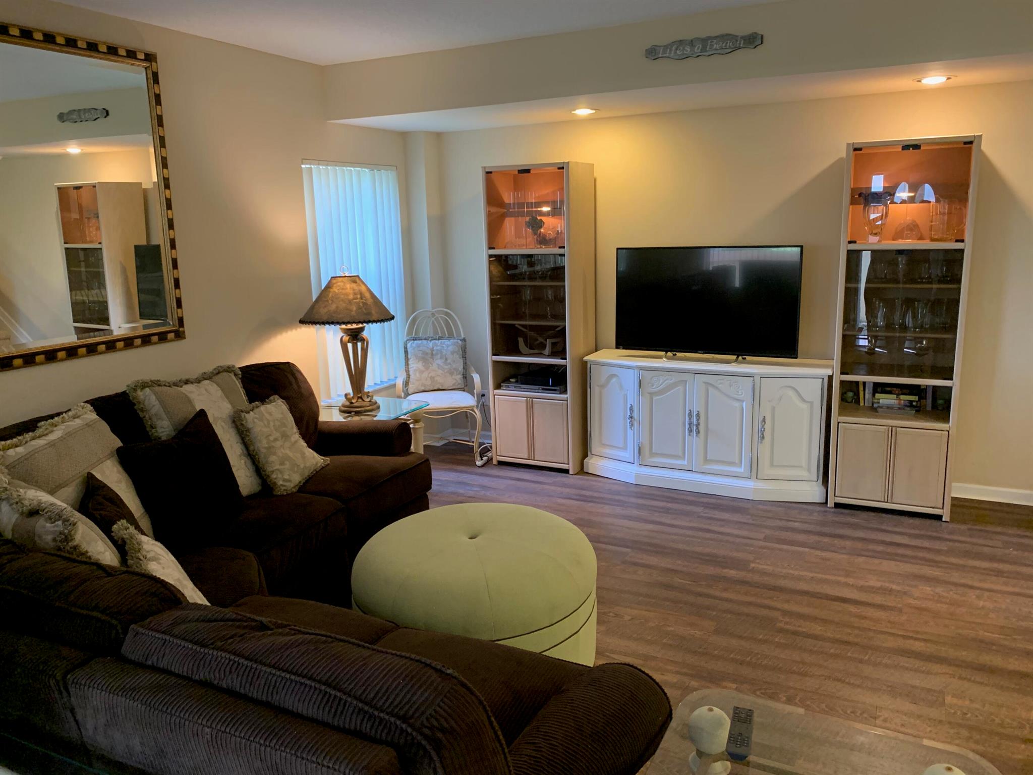 UNO LAGO - Residential Lease