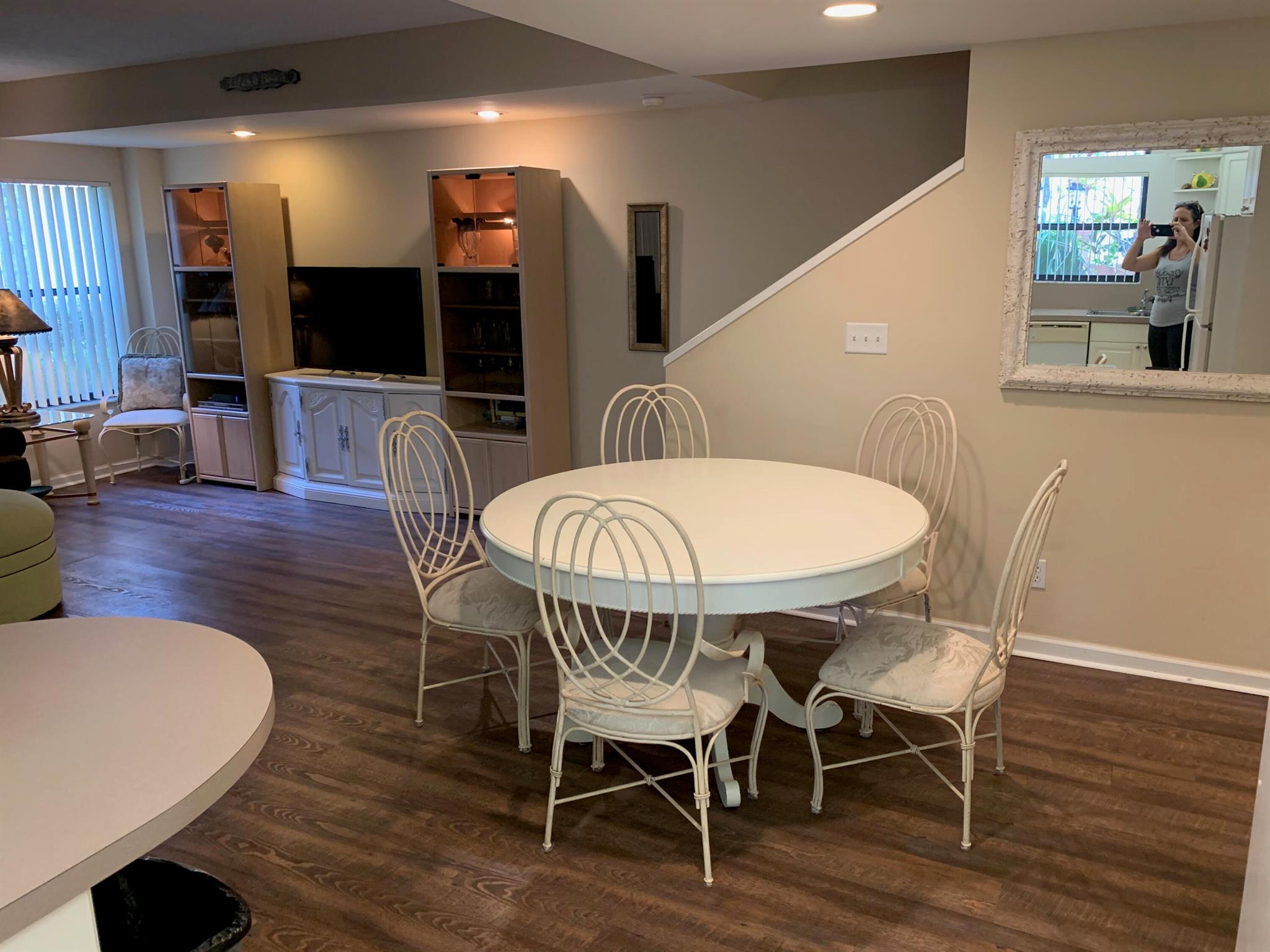 UNO LAGO - Residential Lease