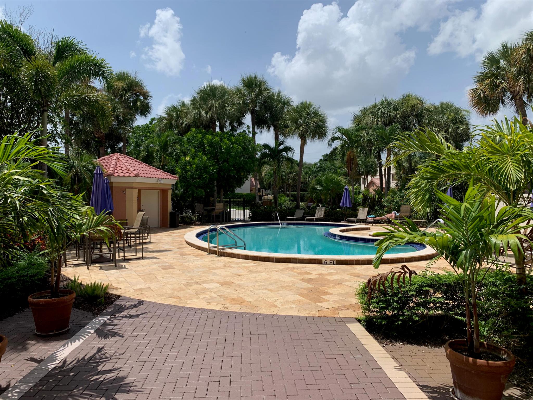 UNO LAGO - Residential Lease